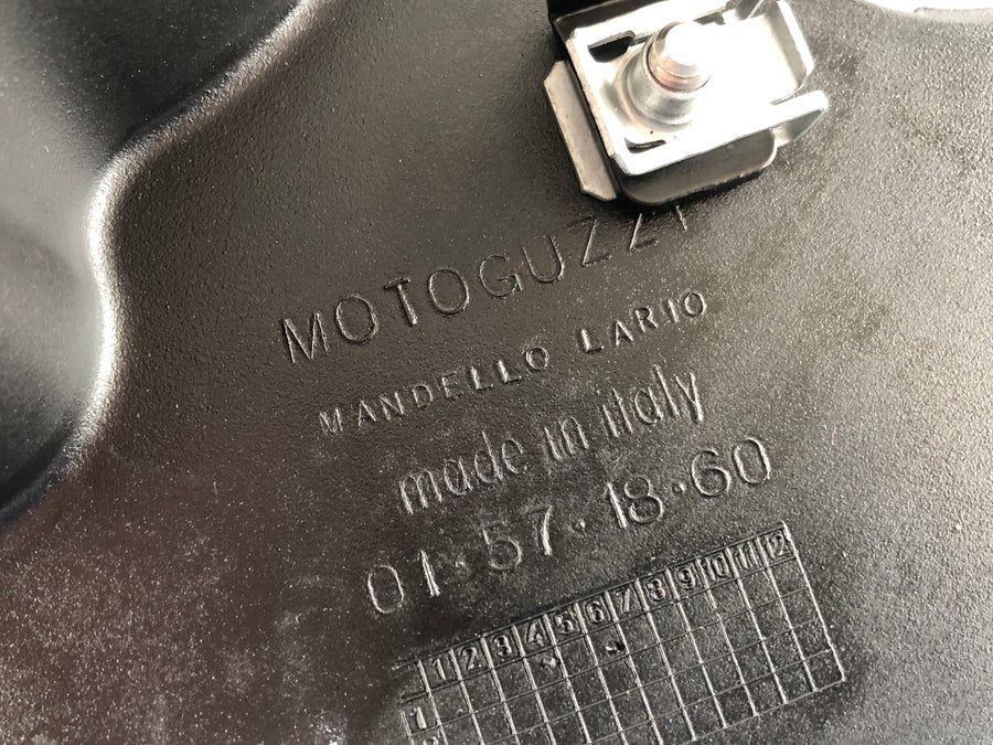 Moto Guzzi v11 [2001] - Pulstesteklædning under nedre prædikestolbeklædning under den nedre gaffel