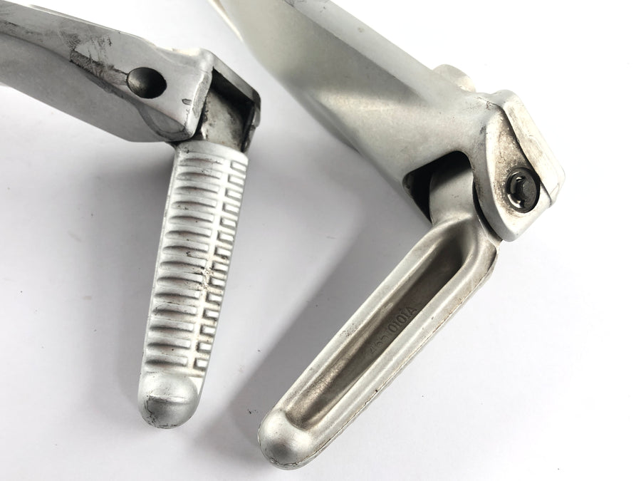 Ducati Multistrada 1000 DS [2004] - Passagerfodstøtter med Holder Set -parret