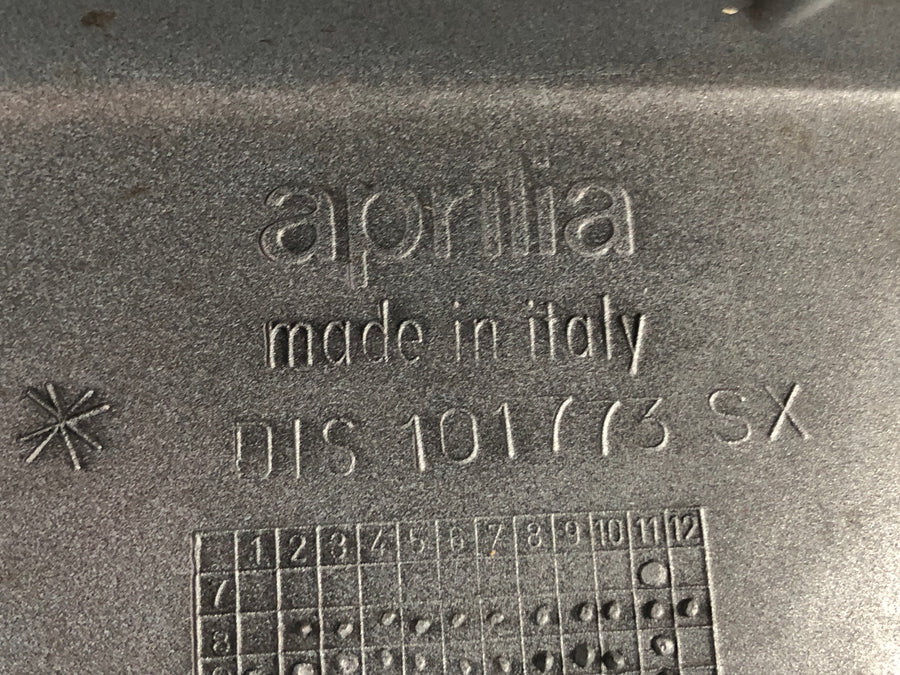 Aprilia Mille RSV 1000 ME [1999] - Beklædning af luftindtagelse til venstre