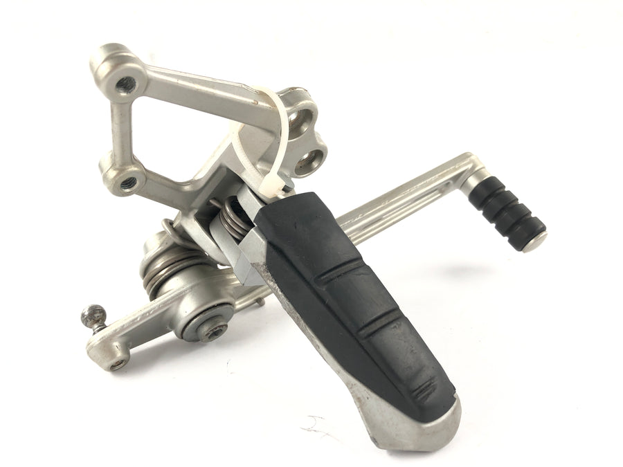 BMW R 1100 S [2001] - Driverens fodstøtte til højre med Holder og Brake Pedal